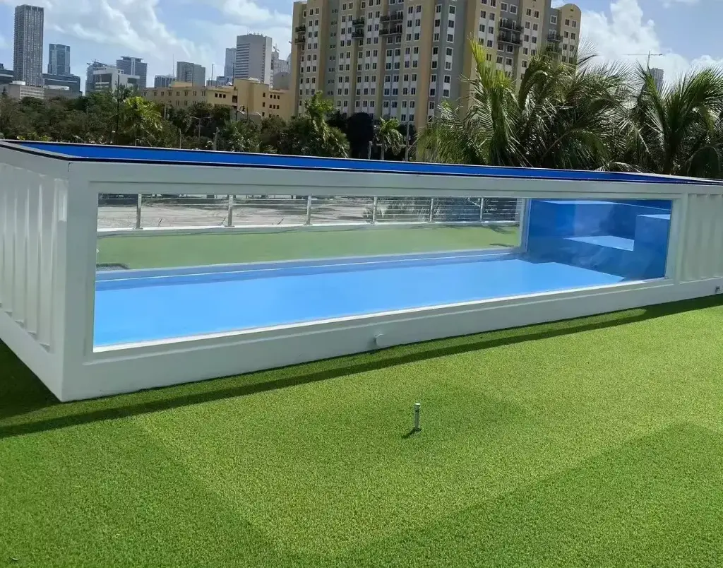 Contenedor marítimo prefabricado de 40 pies con piscina y ventana acrílica para spa exterior.